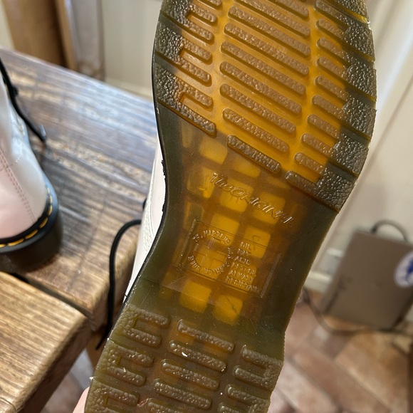 Dr.Martens lace up boot
Worn 1 time only
Great like new condition
Shiny white - Picture 5 of 5